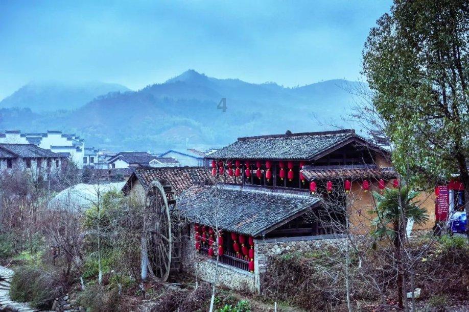 和“模拟人”学急救、开“仿真动车”练驾驶……这场大会如何用数字赋能教育?